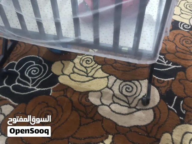 سرير اطفال ...