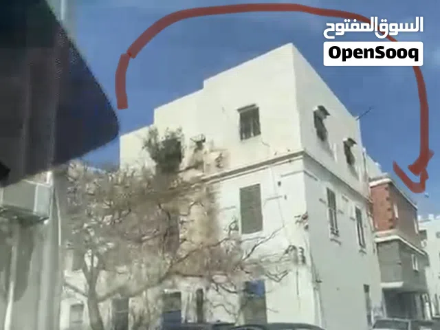 ارض للبيع عليها مبنى قديم شقق ومحلات مؤجرة حاليا