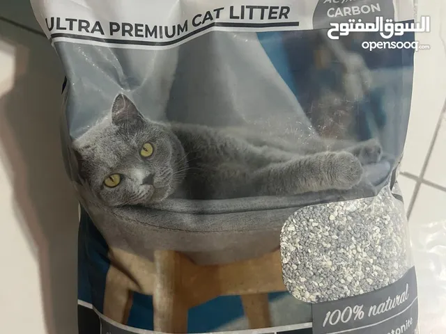 أغراض قطة كاملة للبيع شبه جديدة و جديدة للبيع بنصف السعر ( طعام -رمل-لتر بوكس - صحن -مجرفة )