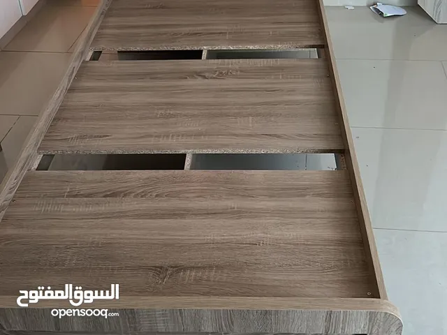 side tabal ,one bed, computer table