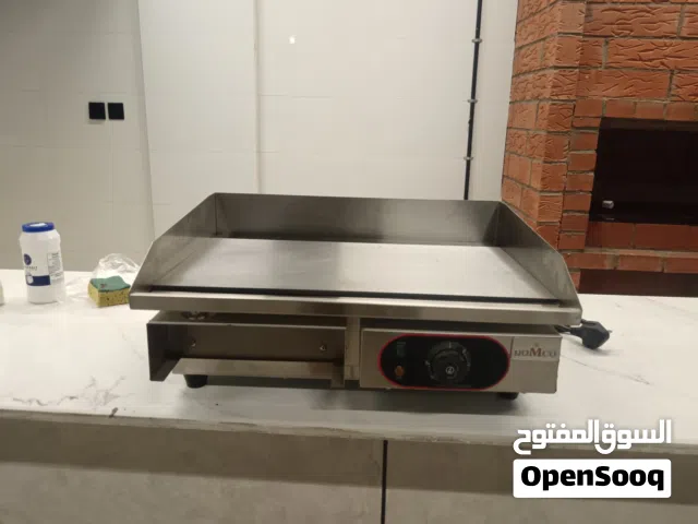 يوجد لدينا للبيع المستعجل بسبب إغلاق المطعم - باقة تجهيزات مطبخ كاملة: 1- جريل كهربائي ماركة HOMco