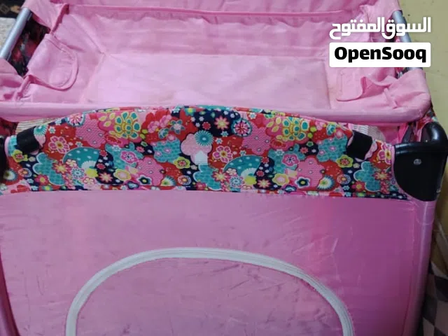 جريايه طفل وهي كاروك حجمهه كلش حلوه ونظيفه وقويه كلشي مابيهه