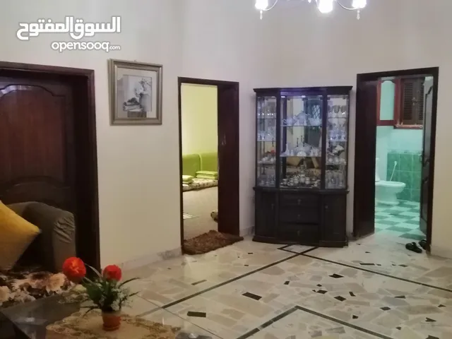 200 m2 5 Bedrooms Townhouse for Sale in Tripoli Ghut Shaal