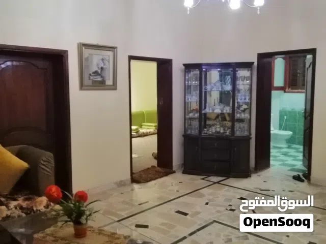 منزل للبيع في غوط الشعال بالقرب من جزيرة غوط الشعال علي الطريق السريع