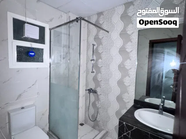 شقة غرفتين وصالة للإيجار في الروضة 2، عجمان  بلكونة  قريب من مخرج دبي  35,000 درهم