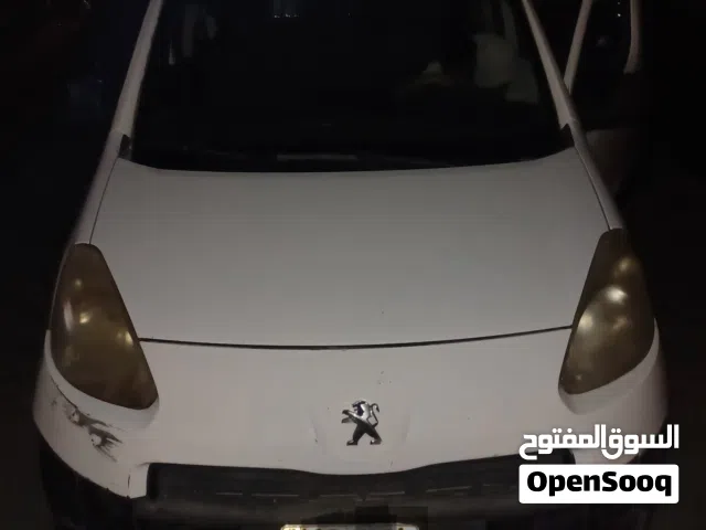 بيجو 2016 نظيفة بمواصفات خليجية مع أنوار نهارية وداخل رمادي