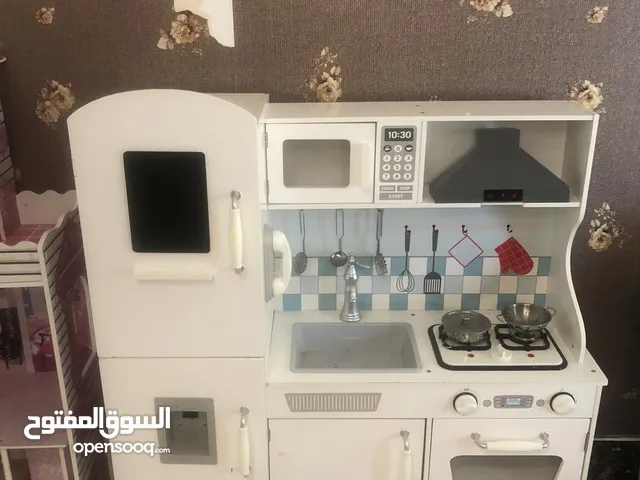 مطبخ اطفال كبير وجودة عالية مستعمل لسنة واحدة