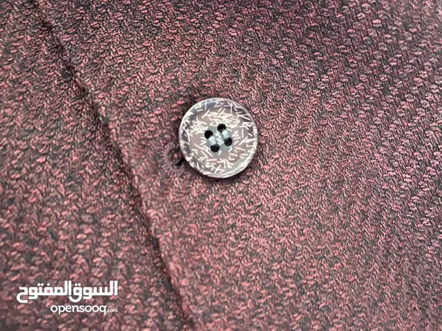 بلايزر او جاكيت رسميه بحال الوكاله ملبوس مره واحده صناعه تركيه فقط ب 25 دينار