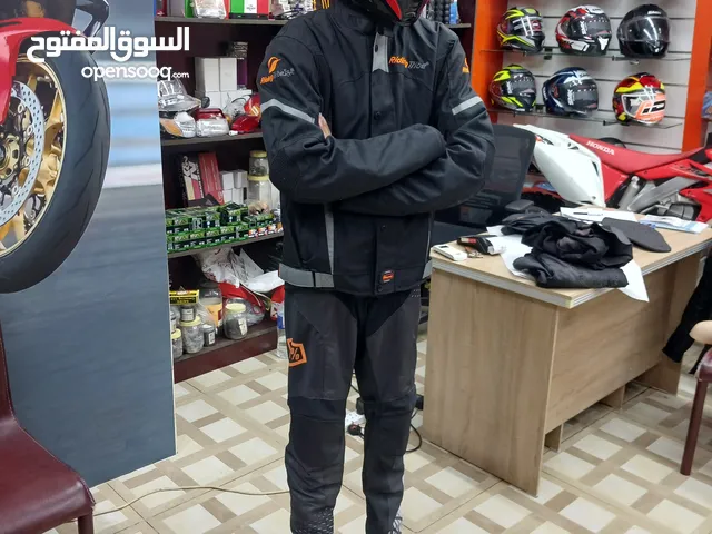 للبيع لبس سيفتي دراجة نارية صنع فيتنام مستعمل استعمال بسيط ومافيه اي حاجه