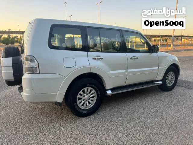 2013 ميتسوبيشي باجيرو GLS