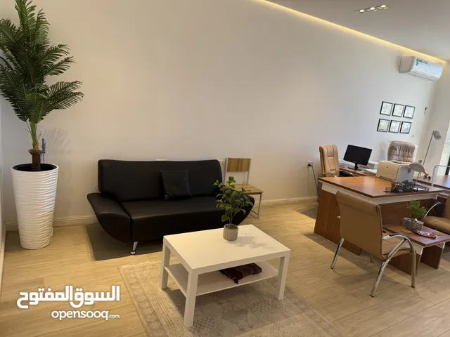 مكتب للبيع بالاثاث