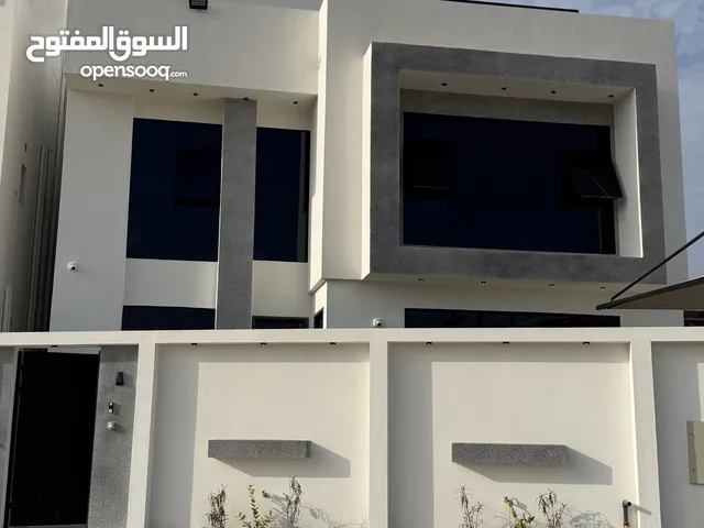 فيلا فاخرة للبيع في الخوض السابعة - قرب جامعة السلطان قابوس