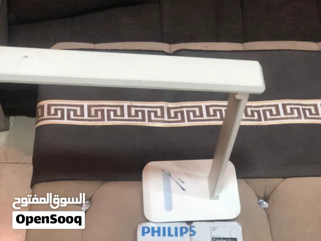 تيبل لامب فيلبس مميز بوضع ممتاز