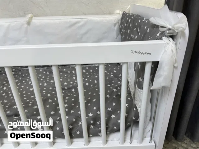 سرير اطفال بحالة ممتازة
