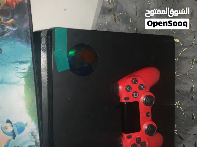 بلاي ستيشن4 مستخدم يحتوي على لاغراض الاتيه دركسون وجويستك عدد واحد ولمبرد الخاص بلبلي ستيشن