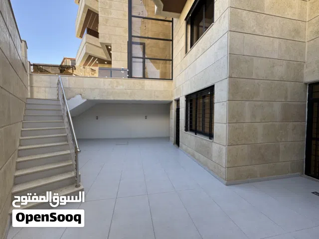 شقة شبه أرضية فاخرة جداً في البنيات طريق المطار خلف جامعة البترا من المالك مباشرة