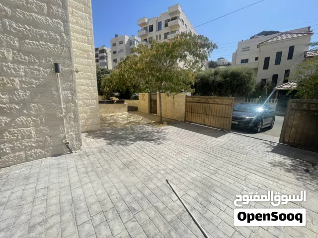 شقة مميزة في ضاحية النخيل 210م داخلي و100م خارجي، موقع مميز في ضاحية النخيل