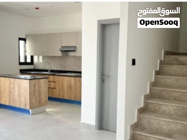 شقة عصرية دوبلكس بإطلالة مميزة وموقع ممتاز
