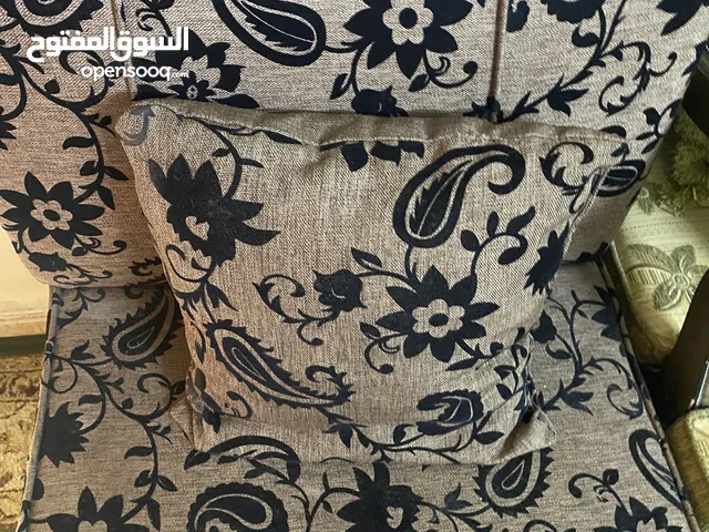 كورنير سكني مقلم اسود خشب ممتاز بحاله جيده فرصه لا تعوض