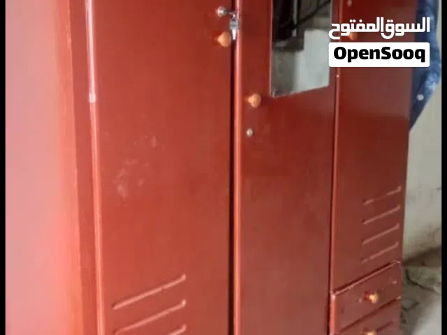 دولاب شبه جديد مرنج وخشب من حق زمان ثقيل جدا صاحبته محتاجه  38الف نهايه