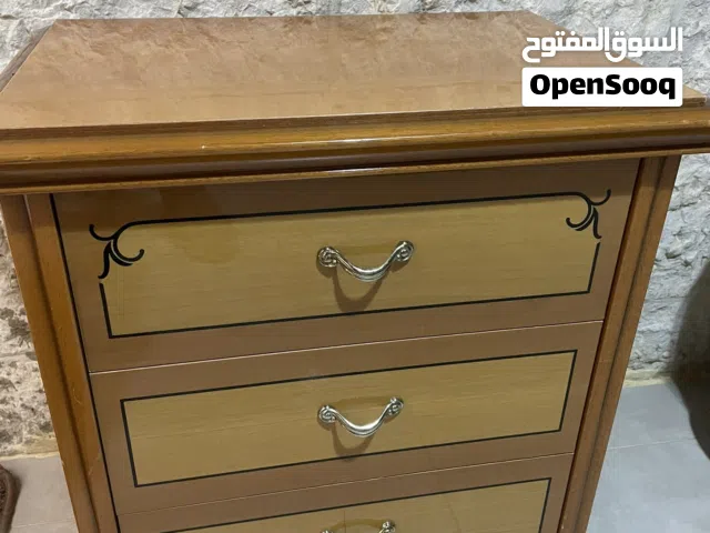 كوميدينا للبيع خشب ثقيل بحالة جديد ممتازة دون اي خدش