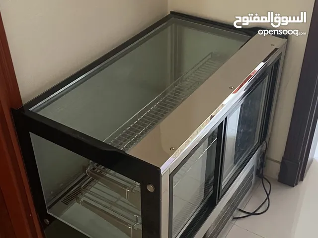 ثلاجة من شركه lisa 90R للكوفيهات والمحلات بحاله الوكاله ، مده استخدامها خمس ايام فقط