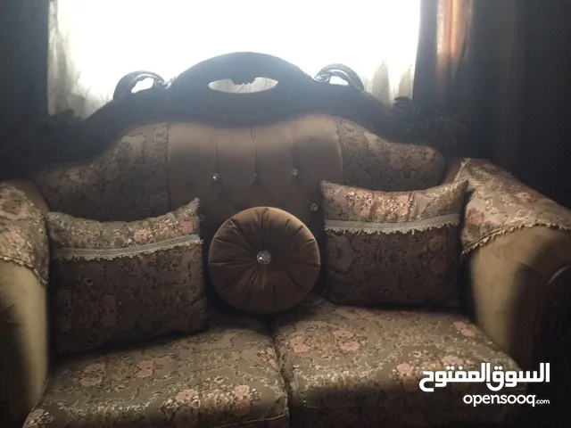 طقم كنب مستعمل 9مقاعد بحالة ممتازة -الزرقاء