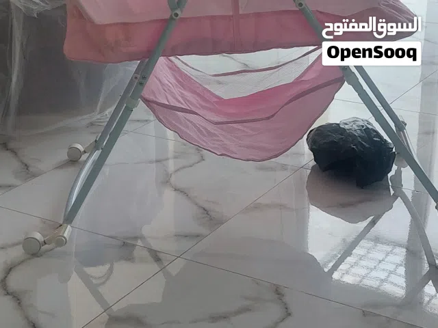 سرير بيبي تقدرى ديري هزاز ولا عجل مش مستعمل مخزن
