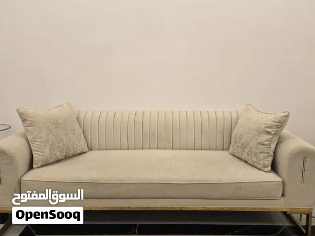 طقم كنب نظيف جداً للبيع بحالة ممتازة
