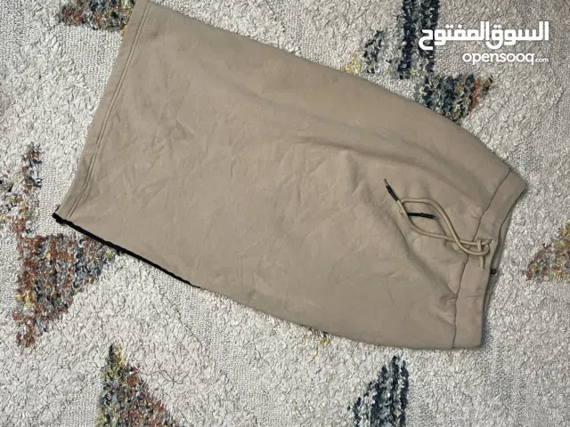 تنورة طول وسط