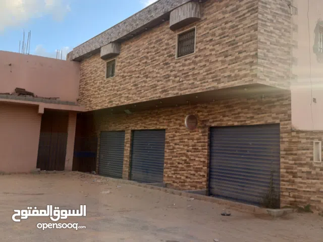 مبانة من دورين الارضي محلات والاول شقة 200 متر تصميم عمارة 5 ادوار مساحة امام المحلات 150متر مربع