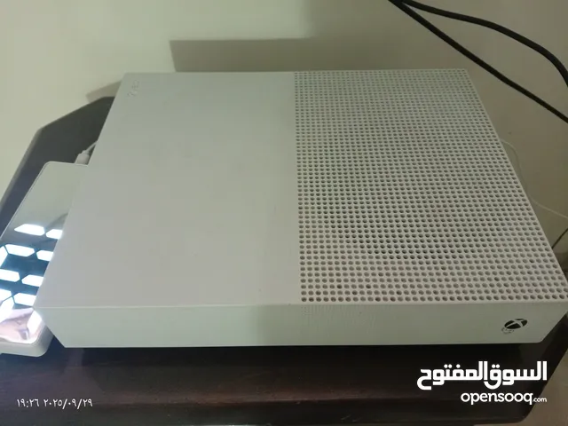 Xbox one s  مستعمل بحاله ممتازة  مع يدة اصلية