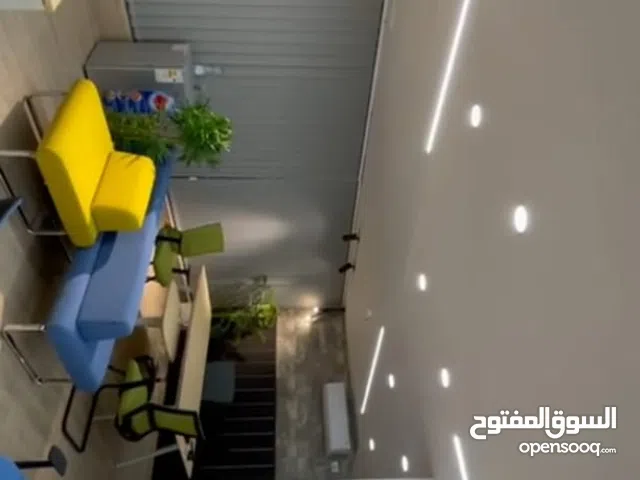 مكتب  اطلاله رائعه  تشطيب سوبر ديلوكس واصل الماء والكهرباء مع باركنكج
