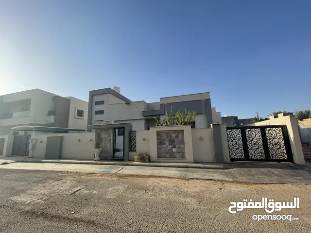 275 m2 4 Bedrooms Villa for Sale in Tripoli Al-Serraj
