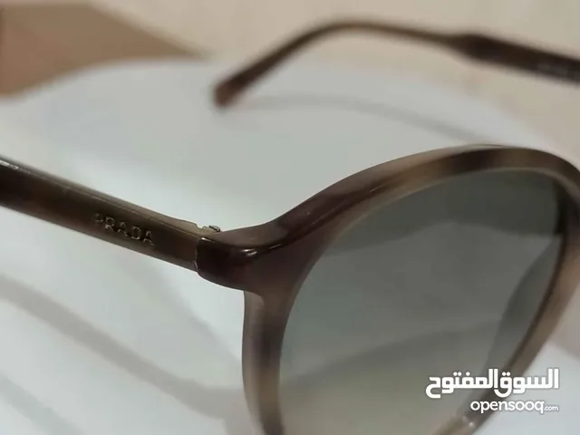 نظارة شمسية ماركة prada الشهيرة اصلية للبيع مستعملة بحالة جيدة
