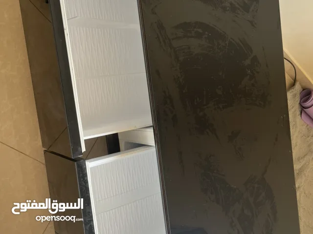 طاولة ثلاجه و مكبر صوت