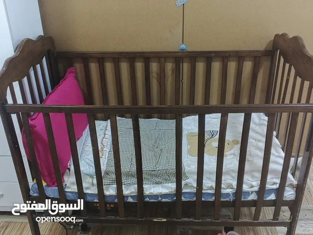سرير اطفال من عمر شهر لحد ست سنوات مستعمل قليل نظيف جدا