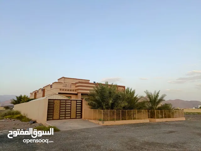 280 m2 3 Bedrooms Townhouse for Sale in Al Dakhiliya Hamra