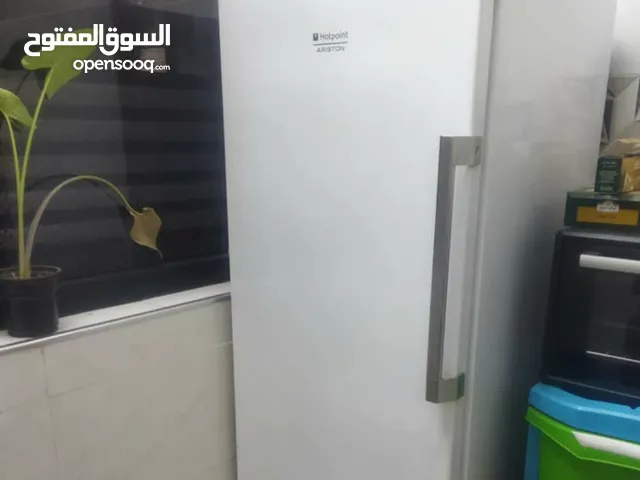 مجمده عامودي للبيع سعر 225الف وبيها مجال