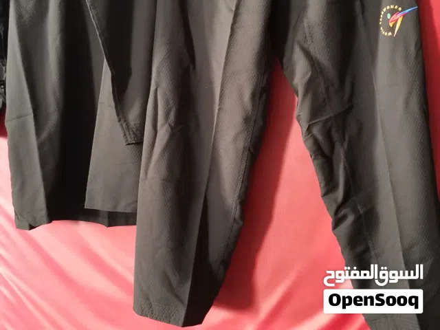 ملابس وادوات تايكوندو قتالية