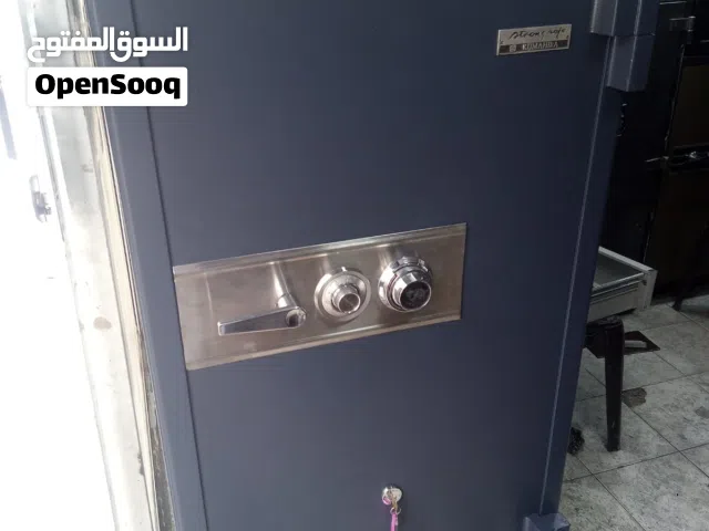 خزنه يابانيه  وزن1500 كيلو. بحاله  الجديد