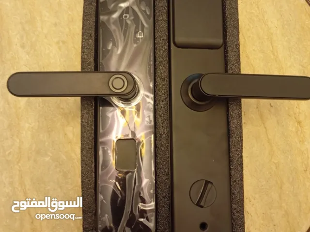 قفل باب ذكي يدعم بصمه وكرت ورقم سري