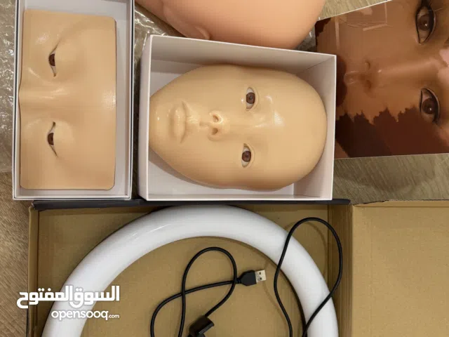 رينج لايت + وجه سيليكون مع عيون سيليكون لتعليم المكياج