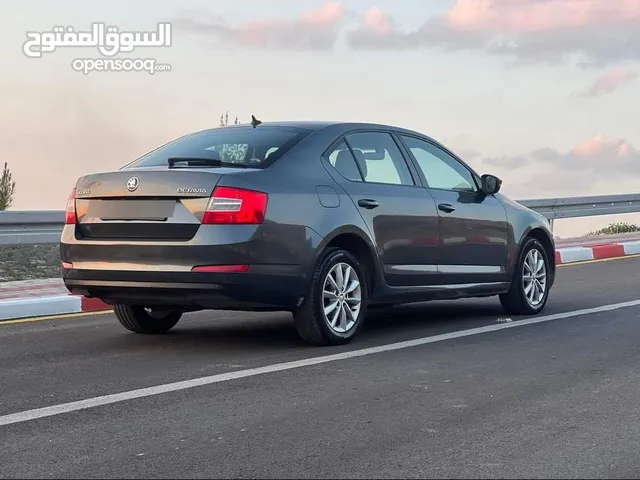 سكودى اوكتافيا 2016  ماطور 2000ديزل اوتمات فحص نضيف عداد اصلي 130