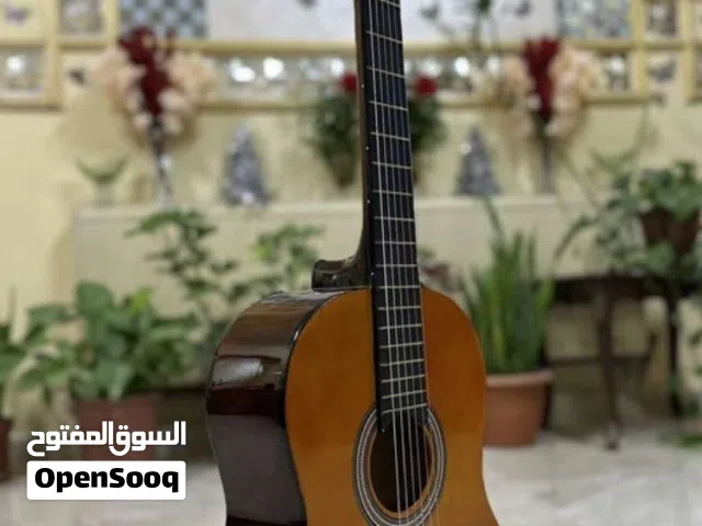 جيتار مورينو  mcg استخادم خفيف بيجي معو شنطة الاصلية مثل نوع الجيتار وطقم اوتار جديد  سعرو جديد 100