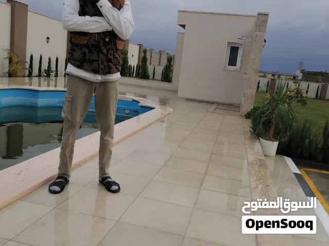 اسطي سراميك سوداني موجود في وداي الربيع