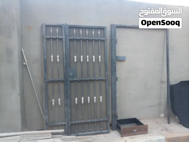 باب حديد خارجي