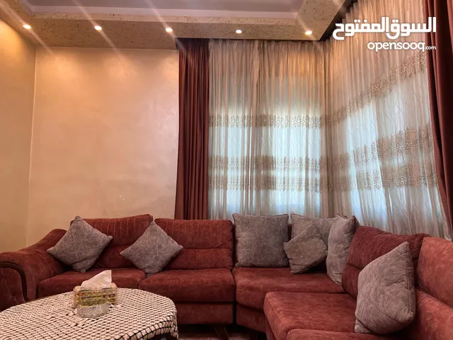 طقم كنب غرفة جلوس 7 مقاعد بحالة ممتازة