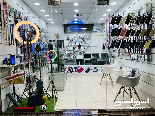 مطلوب شريك او مشتري لمحل بيع و صيانة الموبايل و الكمبيوتر بالشارقة