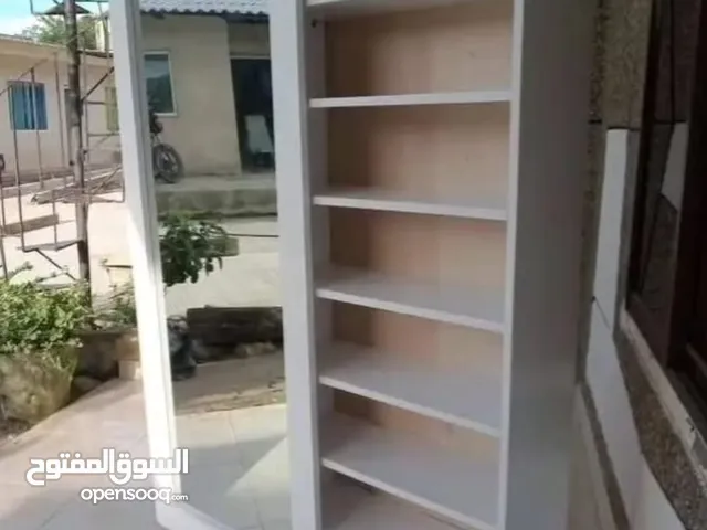 خزانة مع باب سحاب ومراية